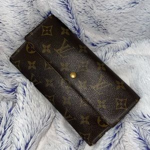 LOUIS VUITTON Sarah Monogram Porte Tresor International Trifold Long Wallet.
